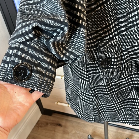 Anthropologie Hazel black & Gray Plaid Swing Coat Sz Medium BIG buttons ¾ sleeve - Picture 8 of 17